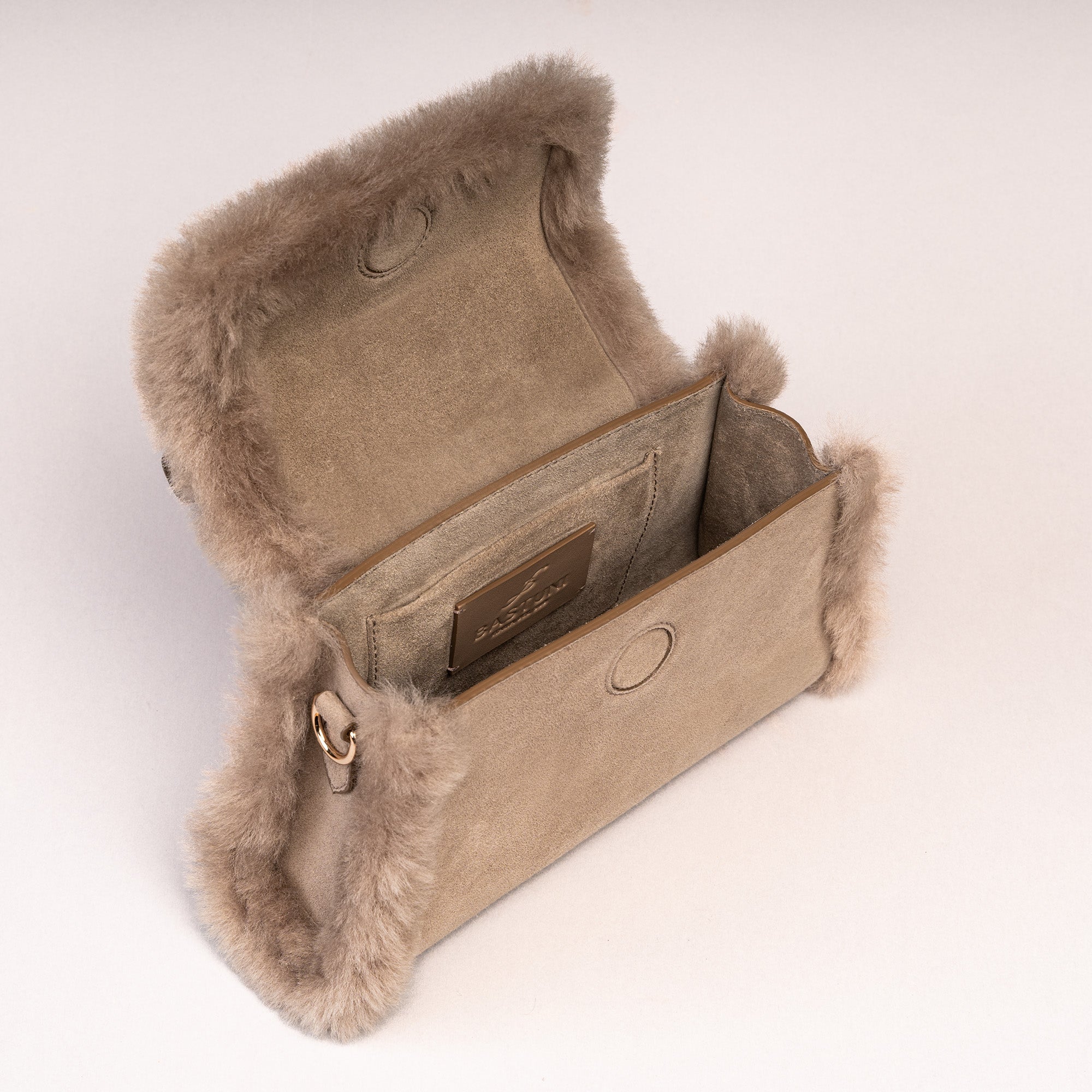 CHIONE TAUPE - Borsa in montone con manico in corno