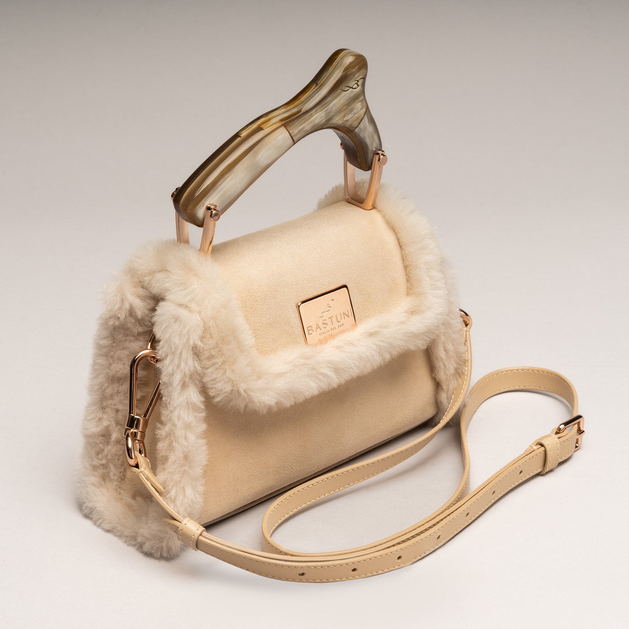 CHIONE CACHA - Borsa in montone con manico in corno