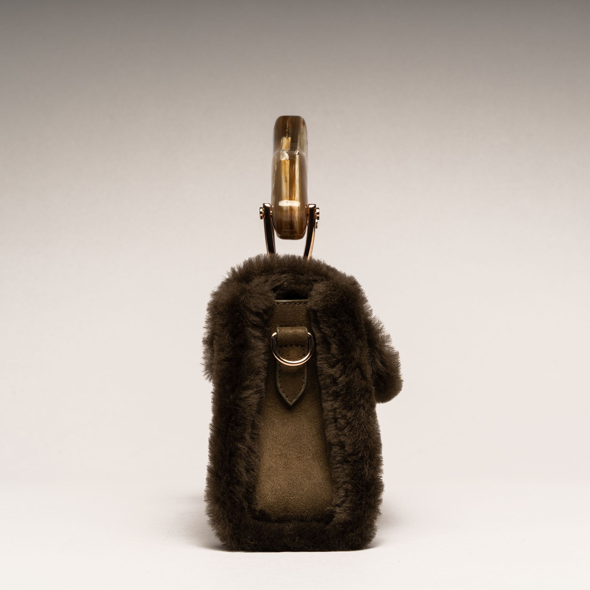 CHIONE OLIVA  - Borsa in montone con manico in corno